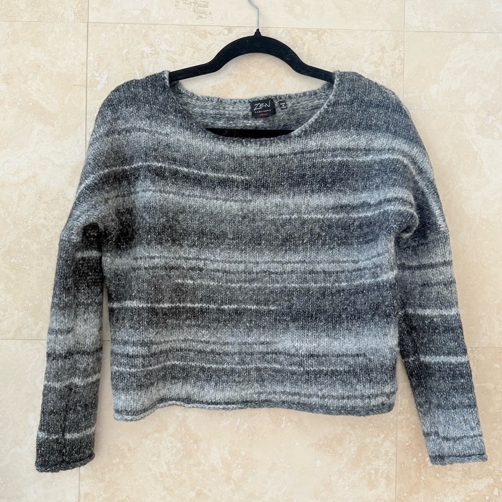 Zen Cashmere Fuzzy Sweater Womens Medium Gray Cropped Knit Cozy